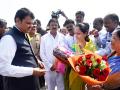मुख्यमंत्री देवेंद्र फडणवीस यांचे सोलापूर विमानतळावर स्वागत - Marathi News | Welcome to the Solapur airport, Chief Minister Devendra Fadnavis | Latest solapur News at Lokmat.com