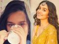 Shraddha Kapoor : श्रद्धा कपूर मेकअपशिवायही दिसते इतकी सुंदर, त्या फोटोंवर फॅन्सकडून होतो लाईक्सचा वर्षाव - Marathi News | Shraddha Kapoor looks so beautiful even without makeup, there is a shower of likes from the fans on those photos | Latest filmy Photos at Lokmat.com