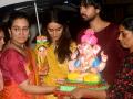 श्रद्धा कपूरने कुटुंबासमवेत त्यांच्या बाप्पाचं केलं विसर्जन, पहा हे फोटो - Marathi News | Saaho actress Shraddha Kapoor ganpati immersion at juhu view photos | Latest filmy Photos at Lokmat.com