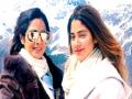'या' व्यक्तीने जान्हवी कपूरला दिली आई श्रीदेवीच्या निधनाची बातमी - Marathi News | janhvi kapoor first informed by karan johar about sridevi untimely death | Latest national News at Lokmat.com