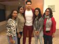 अभिनेता सिद्धार्थ मल्होत्राचं फॅन्ससोबत फोटोशूट - Marathi News | actor Siddharth Malhotra's Photoshoot with fans | Latest filmy Photos at Lokmat.com