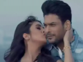 Video : सिद्धार्थ-शहनाजचा 'तो' रोमॅण्टिक व्हिडीओ व्हायरल - Marathi News | sidharth-shukla-and-shehnaaz-gill-last-on-screen-romance-video-goes-viral-on-social-media | Latest filmy News at Lokmat.com