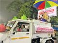महापालिकेच्या नळाला पाणी नाही; हनीमुनला आम्ही जाणार नाही, टँकरवरून निघाली वरात - Marathi News | There is no water in the kolhapur municipal tap; We will not go on honeymoon, new married couple agitation | Latest maharashtra News at Lokmat.com