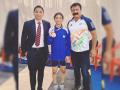 वेटलिफ्टिंग स्पर्धेत मनमाडच्या आकांक्षा व्यवहारेची सुवर्णपदकाला गवसणी - Marathi News | Manmad Akanksha Vyavaya wins gold medal in weightlifting competition | Latest nashik News at Lokmat.com
