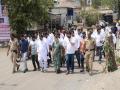 कुणी पितात भरपूर पाणी, तर कुणी करतात योगासने; उन्हात उमेदवारांची घरोघरी पायपीट - Marathi News | Loksabha Election 2024- Some drink a lot of water, some do yoga; Door-to-door visits of candidates in the sun | Latest maharashtra News at Lokmat.com