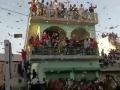चक्क लग्नात पडला १००-५०० च्या नोटांचा पाऊस; रस्त्यावर उडाली लोकांची झुंबड - Marathi News | In Gujarat, a former sarpanch blew 100-500 notes at his nephew's wedding | Latest jarahatke News at Lokmat.com