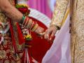 लग्नाच्या दिवशीच पतीनं 'असं' काही केले; भडकलेल्या पत्नीनं मागितला थेट घटस्फोट - Marathi News | Bride asks for divorce day after wedding after groom weird cake on her face | Latest jarahatke News at Lokmat.com