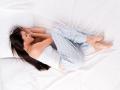 रात्रभर कूस बदलत राहणे गंभीर आजाराचे संकेत - Marathi News | Your sleeping habits tells about your overall health | Latest health News at Lokmat.com