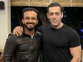 Video : केदार जाधवला सलमान खानकडून गिफ्ट, BCCI कडून व्हिडीओ शेअर - Marathi News | Gift by Kedar Jadhav from Salman khan, Video Share from BCCI on twitter | Latest mumbai News at Lokmat.com