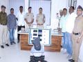भररस्त्यातून ७ लाखांचे १२ महागड्या स्मार्टफोनचे पार्सल लंपास करणारा चोरटा जेरबंद! - Marathi News | Vasmat police make a big splash! Thief who stole 12 expensive smartphones worth Rs 7 lakhs arrested | Latest hingoli News at Lokmat.com