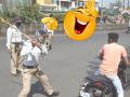 पोलिसांच्या ‘फटकेबाजी’वरून फिरणारे पाच भन्नाट मेसेज; पोट धरून हसाल!  - Marathi News | Coronavirus lockdown: 5 viral jokes on police action | Latest marathi-jokes News at Lokmat.com