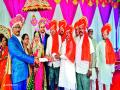 लग्नाचा खर्च टाळून सामाजिक संस्थांना मदत - Marathi News | Avoiding wedding expenses, helping social organizations | Latest pune News at Lokmat.com