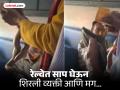 Viral Video : रेल्वेत प्रवाशांना सापाने घाबरवलं, पैसे घेतले; धक्कादायक व्हिडीओ समोर - Marathi News | Man Boards Train with Snake, Demands Money from Passengers, Video Goes Viral | Latest social-viral News at Lokmat.com