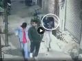 Shocking! रस्त्यावरून चालताना शिंकला अन् जागीच गेला तरूणाचा जीव, मित्रांनाही बसला धक्का - Marathi News | Shocking While walking on the road the young boy sneezed and died on the spot his friends were also puzzled | Latest social-viral News at Lokmat.com
