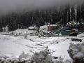 जम्मू-काश्मिरात तुफान बर्फवृष्टी; तिघांचा मृत्यू - Marathi News | Storm snowfall in Jammu and Kashmir; Death of three | Latest national News at Lokmat.com