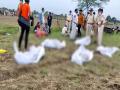 थरारक! प्रेम संबंधातून ५ जणांची हत्या; शेतात १० फूट खड्ड्यात मृतदेह पुरले, पोलिसांनी JCB आणला अन्... - Marathi News | 5 killed in love affair; Bodies buried in 10 feet pit in farm, dewas murder mystery Updates | Latest crime News at Lokmat.com