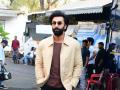 Ranbir Kapoor : 'सतत तेच तेच पाहून लोकांना...', रणबीर कपूरने सांगितलं सोशल मीडियावर न येण्याचं कारण - Marathi News | ranbir kapoor reveals why he is not on social media | Latest filmy News at Lokmat.com