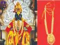 भाविकाचं मोठेपण; पेन्शनच्या रकमेतून विठ्ठलास १०५ ग्रॅम वजनाचा सोन्याचा हार अर्पण - Marathi News | | Latest solapur News at Lokmat.com