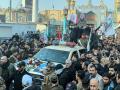 कासीम सुलेमानींवर हजारोंच्या उपस्थित अंत्यसंस्कार - Marathi News | Qasem Soleimani: Mourners gather in Iraq for funeral | Latest international Photos at Lokmat.com