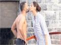 Love is in the Air : सोनम - आनंदने उघडपणे केला रोमान्स, पाहा Viral फोटो - Marathi News | Love Is The Air: Sonam Kapoor-Anand Ahuja share passionate kiss in Italy | Latest filmy News at Lokmat.com