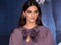 ...आणि सोनम कपूरने दूर केला पोलिसांचा गैरसमज - Marathi News | ... and Sonam Kapoor took away the misunderstanding of police | Latest mumbai News at Lokmat.com