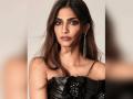 सोनम कपूरच्या आयुष्यात कोणी तरी येणार गं ? 'हा' फोटो आहे पुरावा - Marathi News | Why Sonam Kapoor Ahuja keeping the pregnancy a secret ? Know The Reason-SRJ | Latest filmy News at Lokmat.com