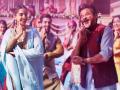 अनिल कपूर व सोनम कपूर थिरकले ह्या गाण्याच्या रिमेकवर, पाहा हा Video - Marathi News | Anil kapoor and Sonam Kapoor Dancing on this song | Latest filmy News at Lokmat.com