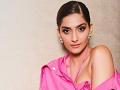 सोनम कपूर म्हणते, मी ‘त्या’ दोघींना ओळखत नाही - Marathi News | Sonam Kapoor says, I do not know both of them | Latest filmy News at Lokmat.com