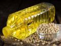सोयाबीन तेलाचे भाव किलोमागे १२ रुपयांनी घसरले - Marathi News | Soybean oil prices fell by Rs 12 per kg | Latest akola News at Lokmat.com