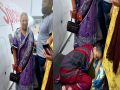 SpiceJet Flight: Spicejetच्या विमानात तांत्रिक बिघाड; श्वास गुदमरल्याने महिला बेशुद्ध, प्रवाशांमध्ये भीतीचे वातावर - Marathi News | SpiceJet Flight: Technical malfunction in Spicejet plane again; Women unconscious due to breathlessness, panic among passengers | Latest national News at Lokmat.com