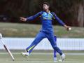 'तो' घेतोय इंग्लंडच्या फलंदाजांची दोन्ही हाताने फिरकी - Marathi News | This srilankan cricketer can bowl with both arms | Latest cricket News at Lokmat.com