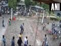 श्रीलंका बॉम्बस्फोटातील आत्मघाती हल्लेखोराचा VIDEO व्हायरल  - Marathi News | Colombo: CCTV footage of suspected suicide bomber (carrying a backpack) walking into St Sebastian church on Easter Sunday | Latest international News at Lokmat.com