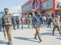 हॉस्पिटलवर हल्ला; दोन पोलीस शहीद - Marathi News | attack in Srinagar hospital, militants kill 2 policemen | Latest national News at Lokmat.com