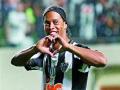 रोनाल्डिन्होचा ‘अलविदा’ - Marathi News | Ronaldinho's 'goodbye' | Latest football News at Lokmat.com