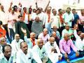 एसटी कामगार सेनेचे मुंडण आंदोलन - Marathi News |  ST garment movement of ST workers | Latest nashik News at Lokmat.com