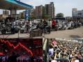 संकट : एक कोटी लोकांचा रोजगार धोक्यात; शेअर बाजार कोसळला, रुपया तळाला - Marathi News | Crisis: Employment of one crore people at risk; Stock market collapses, rupee falls to lowest level | Latest mumbai News at Lokmat.com