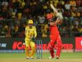 IPL 2019 RCB vs CSK : OMG.... मार्कस स्टॉइनिस थोडक्यात वाचला, पटेलच्या काळजाचा ठोका चुकला - Marathi News | IPL 2019 RCB vs CSK: Parthiv smashes Dwayne Bravo straight back and connects with Marcus Stoinis' shoulder | Latest cricket News at Lokmat.com