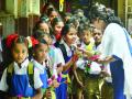 शाळा सुरू; कुठे फुले देऊन, तर कुठे मिकी माउसकडून मुलांचे स्वागत...! - Marathi News | Starting school; Where are the flowers, where Mikey Mouse welcomes children! | Latest mumbai News at Lokmat.com