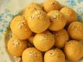 Summer Special: तूप, साखर, गूळ सगळं विसरा! गॅस न वापरता झटपट करा उन्हाळ्याचे एनर्जी बूस्टर लाडू - Marathi News | Summer Special: Forget ghee, sugar, jaggery! Make it quick without using gas Ladoo is a summer energy booster | Latest sakhi News at Lokmat.com