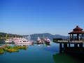 स्वर्गाहूनी सुंदर... चंद्र-सुर्याप्रमाणे दिसतो 'हा' तलाव - Marathi News | Best destination sun moon lake of taiwan | Latest travel News at Lokmat.com