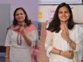 सोलापूर झेडपीच्या CEO मनिषा आव्हाळे, मनपा आयुक्त शीतल तेली - उगलेंनी रांगेत उभारून केलं मतदान - Marathi News | Solapur ZP CEO Manisha Awhale, Municipal Commissioner Sheetal Teli-Ugle cast their vote in a row. | Latest solapur News at Lokmat.com