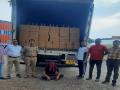 Kolhapur: ट्रकमध्ये भंगार असल्याचे सांगितले, मिळाली ७२ लाखांची दारू - Marathi News | A truck carrying Goa-made liquor was caught by the Divisional Bharari Squad of the State Excise Department, claiming that it was transporting scrap | Latest kolhapur News at Lokmat.com