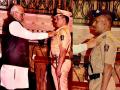 Kolhapur: पोलिस निरीक्षक तानाजी सावंत, एएसआय यादव यांना शौर्य पदक प्रदान - Marathi News | Police Inspector Tanaji Sawant, ASI Namdev Yadav awarded gallantry medals | Latest kolhapur News at Lokmat.com