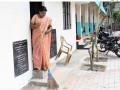 विद्यादान करणाऱ्या शिक्षकांच्या हाती खडूऐवजी दिला झाडू  - Marathi News | A set of teachers in Kerala take brooms in their hand for prolonging their careers | Latest national News at Lokmat.com