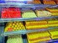 गोडधोड पदार्थांची बाजारपेठ गजबजली - Marathi News | The market of the sweet food market has shaky | Latest pune News at Lokmat.com