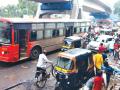 वाहतूककोंडीने भिवंडीकर झाले त्रस्त; चालणे झाले कठीण - Marathi News | Traffic congestion has become bivandikar; | Latest thane News at Lokmat.com