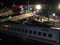 तैवानमध्ये रेल्वेचा भीषण अपघात; 18 जणांचा मृत्यू, 170 जखमी - Marathi News | Taiwan Train Accident Kills at Least 18 and Injures About 170 Others | Latest international News at Lokmat.com
