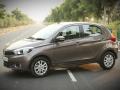 TATA मारुती, ह्युंदाईला टक्कर देणार; लोकप्रिय Tiago सीएनजीमध्ये येणार - Marathi News | TATA Tiago will come in CNG; spotted testing In India, will hit maruti, hyundai | Latest auto News at Lokmat.com