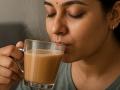 टी लव्हर्ससाठी धोक्याची घंटा! उरलेला चहा पुन्हा गरम करून पिता? आताच बदला सवय, अन्यथा... - Marathi News | why reheating tea can harm your health | Latest sakhi News at Lokmat.com