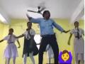Viral Video: 'ताल से ताल मिला' गाण्यावर शाळेतील सरांचा जबरदस्त डान्स, पाहून महिलाही झाल्या चकीत! - Marathi News | Teacher dances to tal se taal mila with students in classroom, Video delights Internet | Latest social-viral News at Lokmat.com